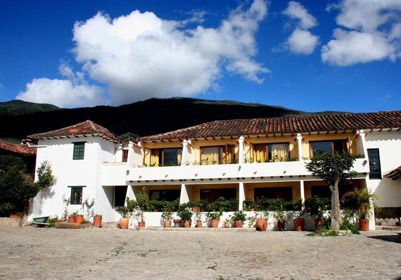El Hotel Andrés Venero de Leyva maravillosa arquitectura colonial y hermosos jardines en el Hotel Andrés Venero ubicado a solo cuatro cuadras de la Plaza Mayor.